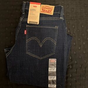 Classic bootcut Levi’s- never worn